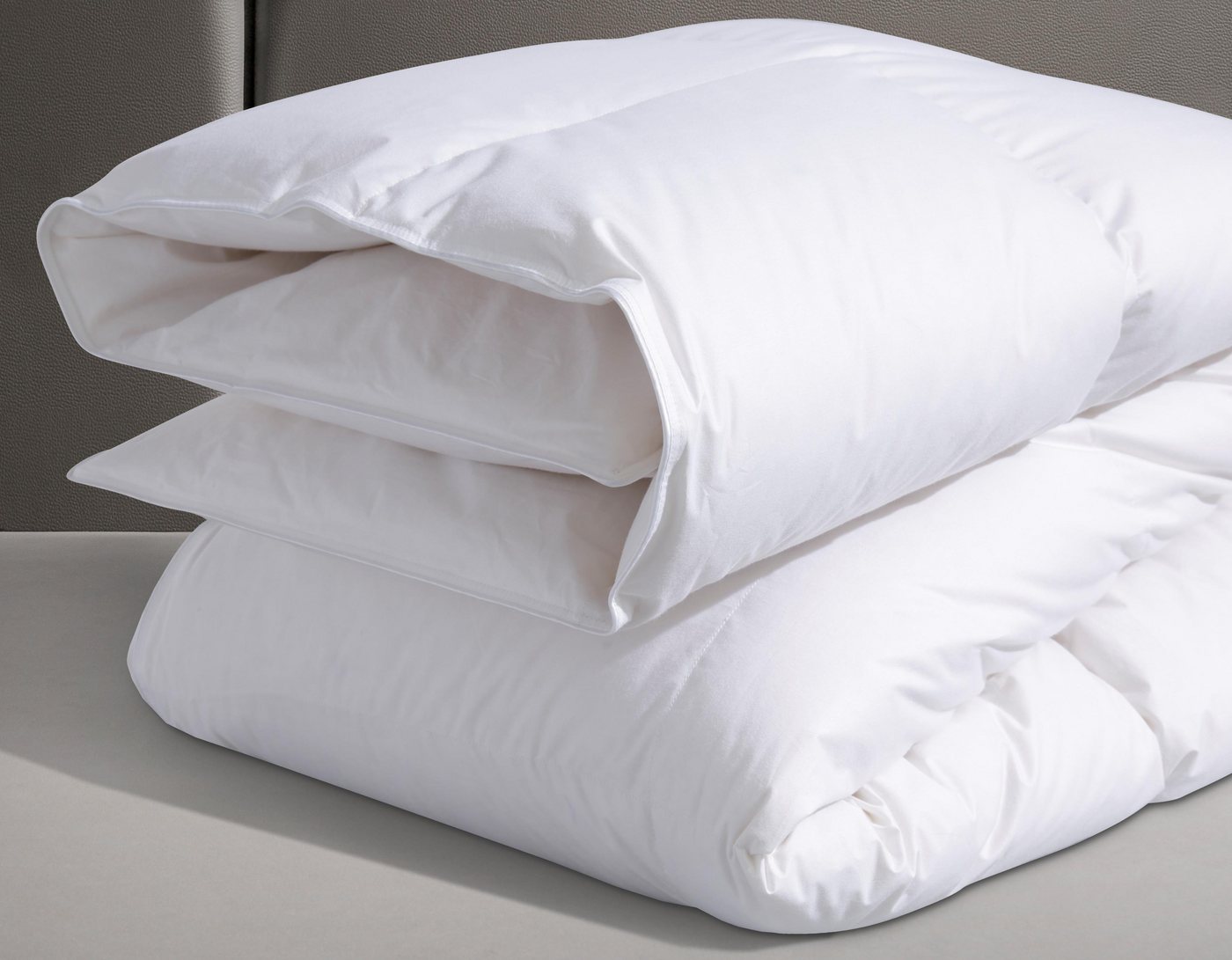 Haeussling Daunenbettdecke Swiss Royal, Bettdecken für Sommer und Winter, Ganzjahresdecke, Decke, Füllung: 90% Daunen, 10% Federn, Bezug: 100% Baumwolle, Bettde – Bild 4 von 5