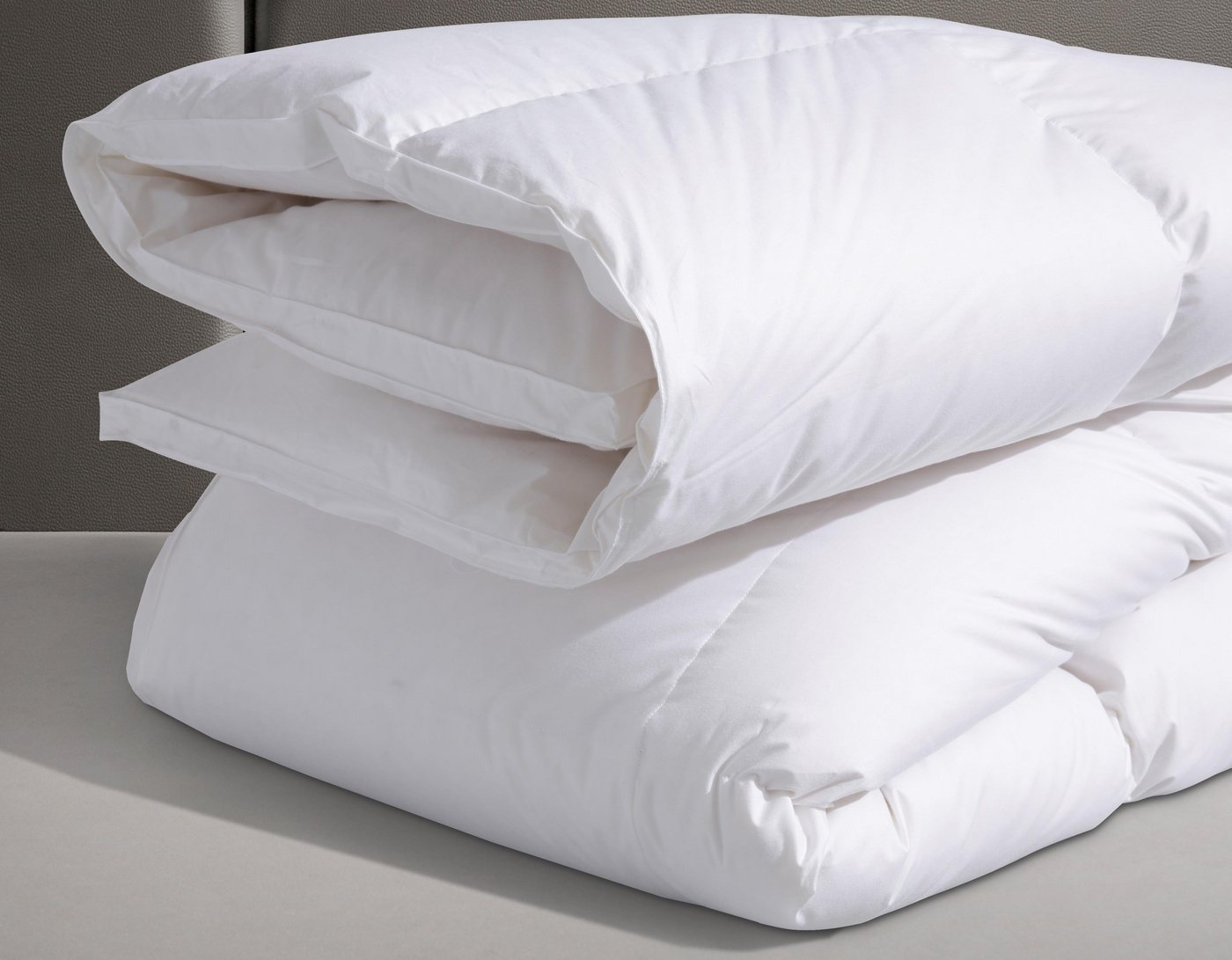 Haeussling Daunenbettdecke Swiss Royal, Bettdecken für Sommer und Winter, Ganzjahresdecke, Decke, Füllung: 90% Daunen, 10% Federn, Bezug: 100% Baumwolle, Bettde – Bild 3 von 5