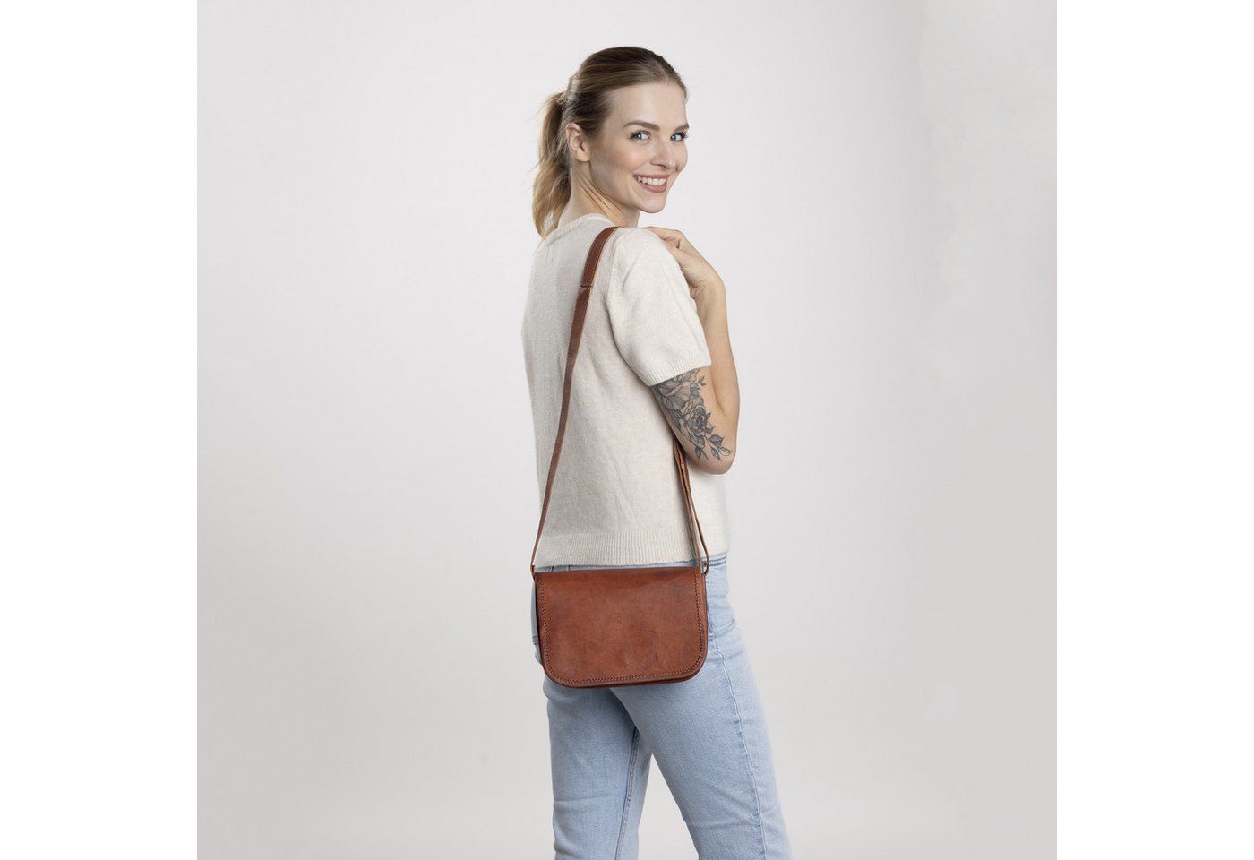 Gusti Leder Handtasche Gusti Leder Umhängetasche Summer 7,9" (1-tlg) – Bild 3 von 5