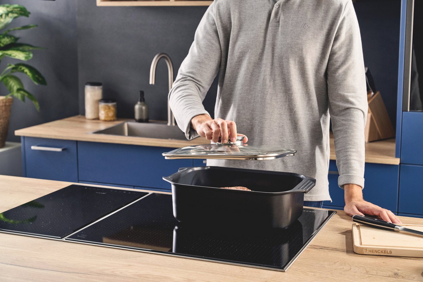 HENCKELS by ZWILLING Bräter Ember, Aluminium (1-tlg), Keramikbeschichtung, großes Fassungvermögen, Induktion, Glasdeckel – Bild 2 von 5