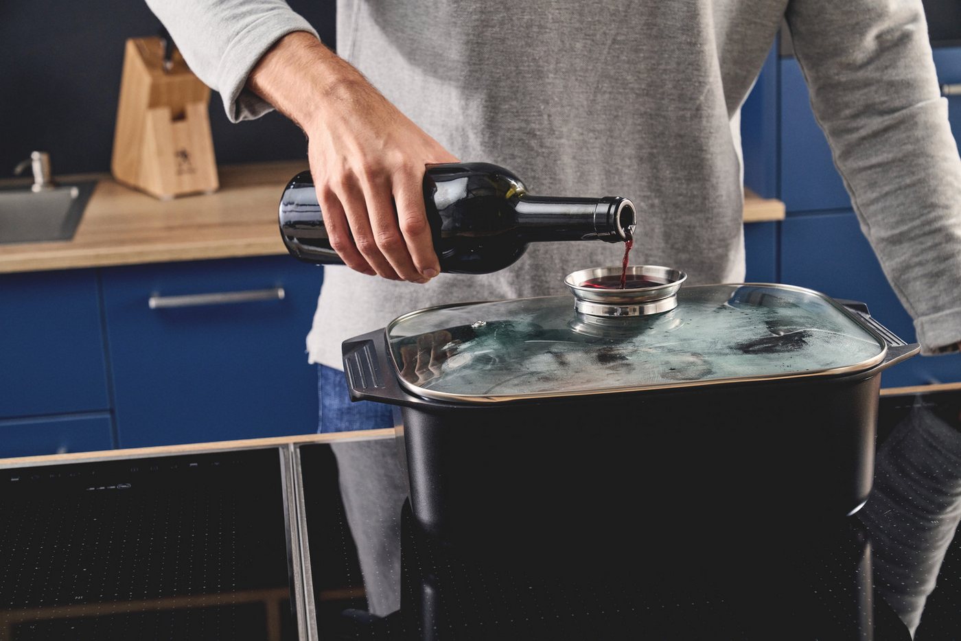 HENCKELS by ZWILLING Bräter Ember, Aluminium (1-tlg), Keramikbeschichtung, großes Fassungvermögen, Induktion, Glasdeckel – Bild 3 von 5