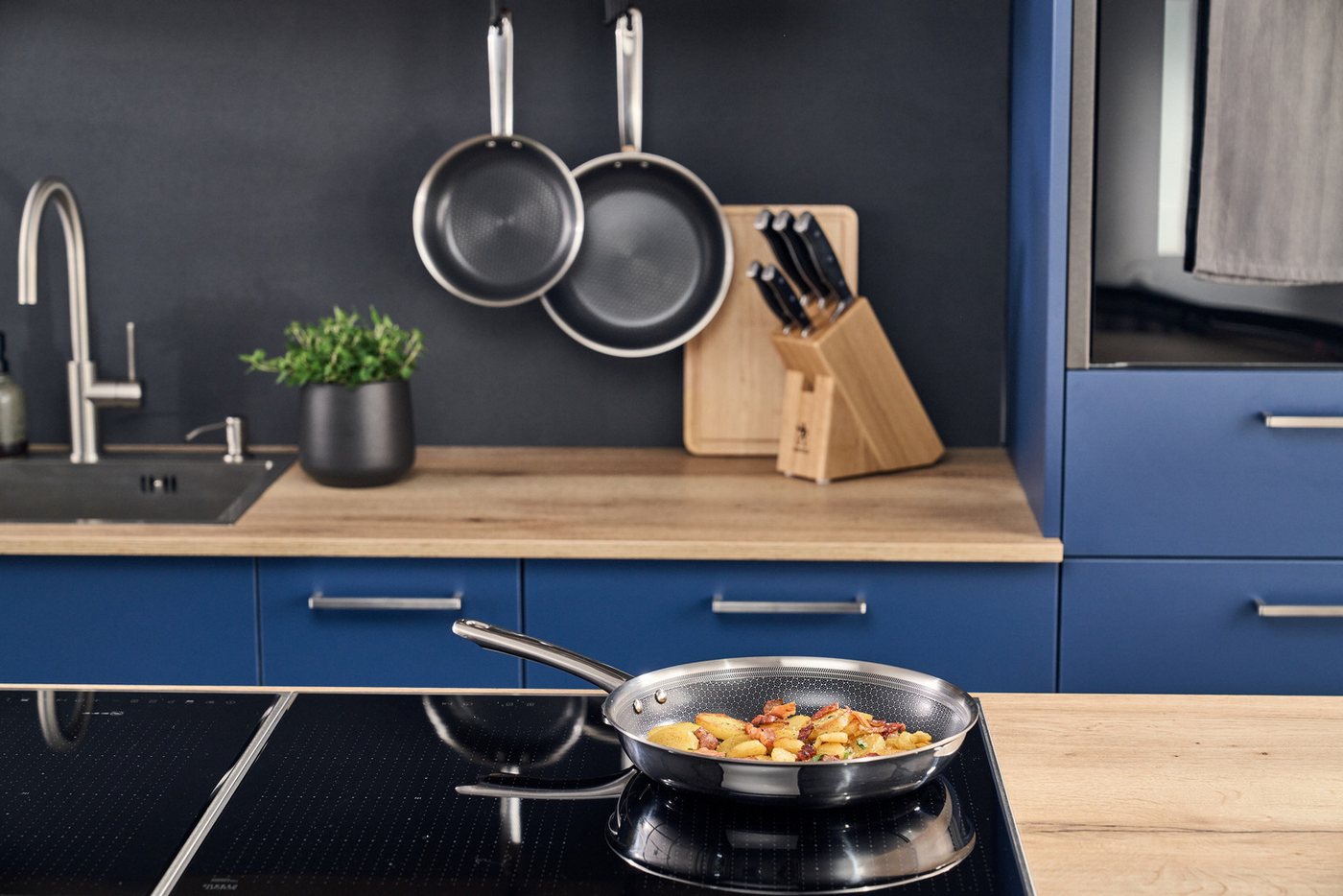HENCKELS by ZWILLING Pfannen-Set Valley, Edelstahl (Set, 3-tlg., 1 Bratpfanne (20 cm), 1 Bratpfanne (24 cm), 1 Bratpfanne (28 cm), Keramikbeschichtung, Soft-Tou – Bild 3 von 5
