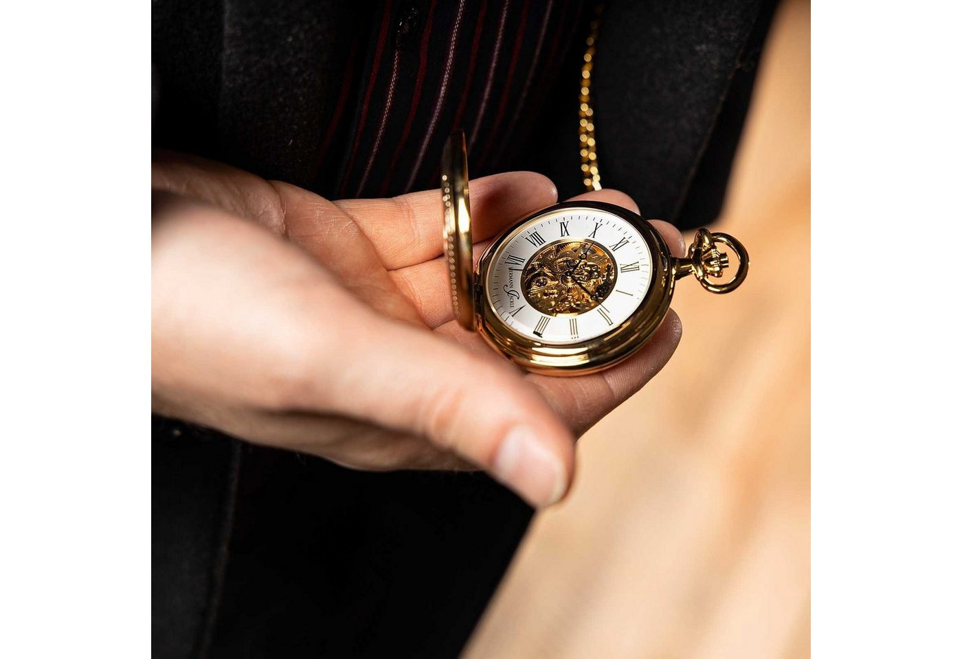 Hermann Jäckle Taschenuhr "Bayreuth vergoldet", Skelett-Handaufzug, Mineralglas, 50 mm, inkl. Kette & Reiseetui – Edle Herrenuhr im klassischen Stil – Bild 5 von 5