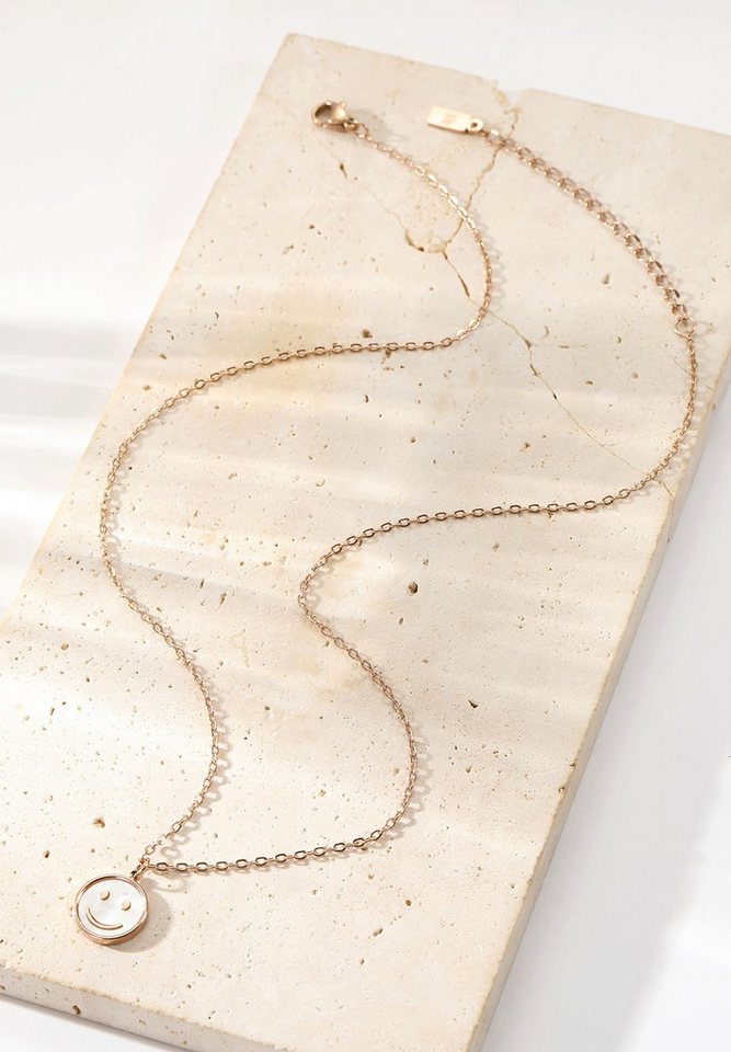 Hey Happiness Kette mit Anhänger Smiley, mit Muschel-Einsatz, Damen Halskette aus Edelstahl, 18k vergoldet – Bild 5 von 5