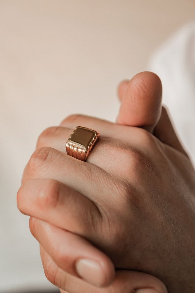 Hey Happiness Siegelring Rechteck mit Gravur, Herrenring aus Edelstahl, 18K Vergoldeter Männer Geo Ring, Geschenkidee – Bild 2 von 5
