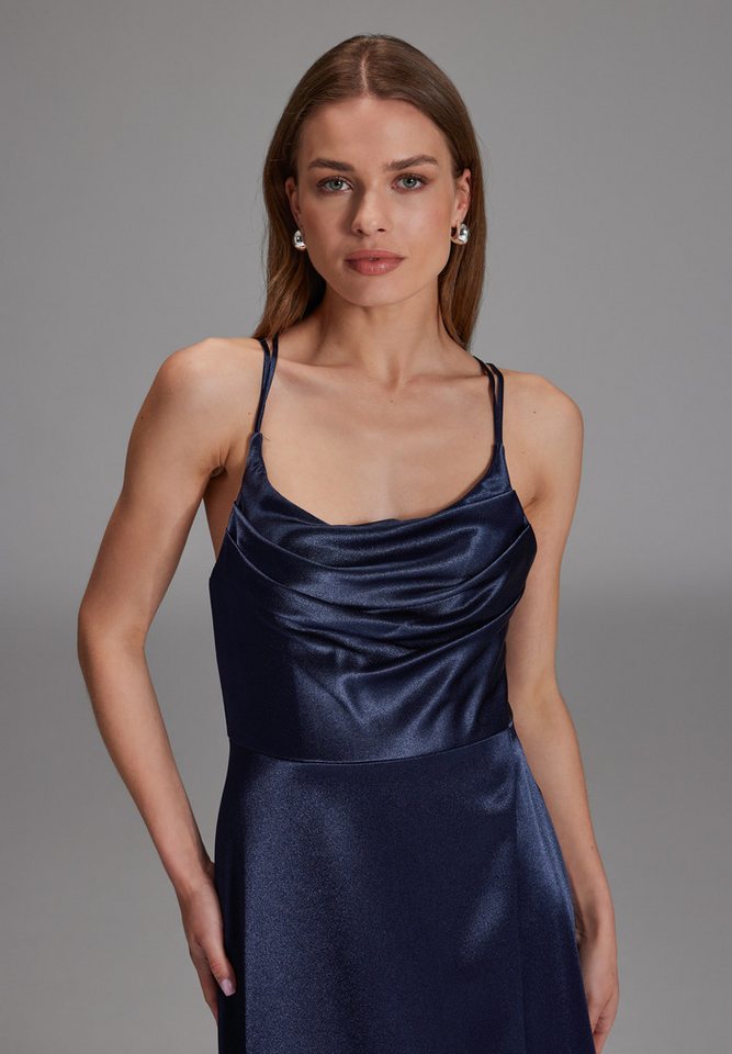 Hey Kyla Abendkleid - Satin-Abendkleid mit Gehschlitz Taillierter Schnitt mit ausgestelltem Rockteil – Bild 3 von 5