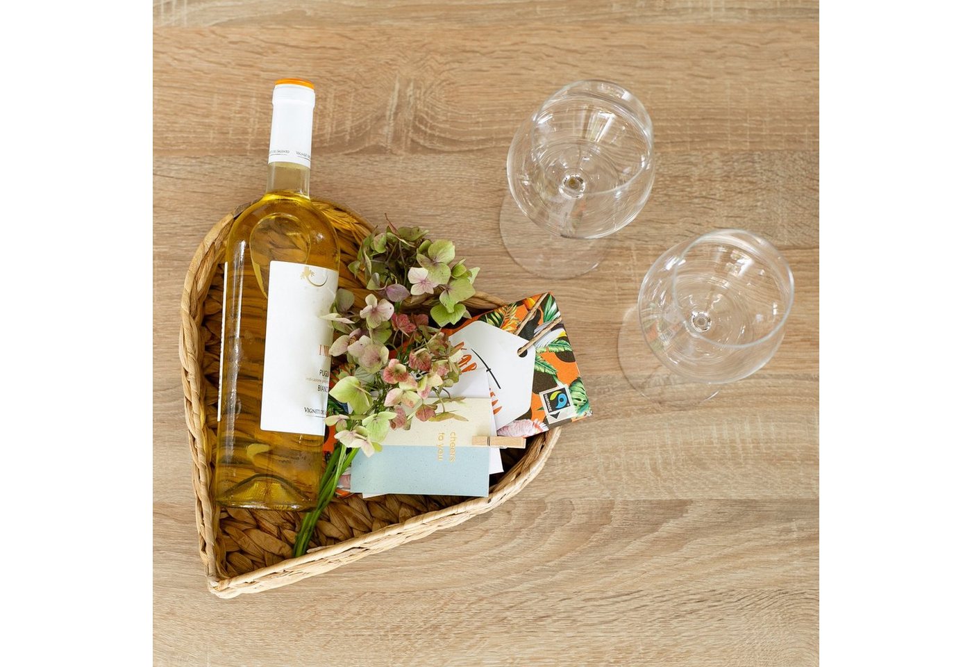 HMF Dekotablett Geschenkkorb leer, 2er Set herzförmige Dekotabletts (2er Set, versch. Größen), Aufbewahrungskorb geflochten aus Wasserhyazinthe, 29 + 26 cm – Bild 2 von 5