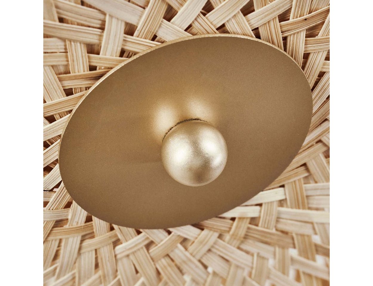 hofstein Deckenleuchte »Decollatura« runde Deckenlampe aus Holz/Metall in Natur/Messingfarben, ohne Leuchtmittel, Leuchte in Gitter-Optik mit tollen Lichteffekt – Bild 3 von 5