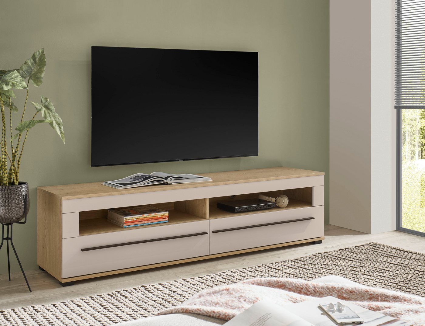 Home affaire Lowboard Cantara, TV-Unterteil modern, Kommode in Eiche Evoke, Weiß o Kaschmir, schwarze Stangengriffe, ausreichend Stauraum, vielseitig einsetzbar – Bild 2 von 5