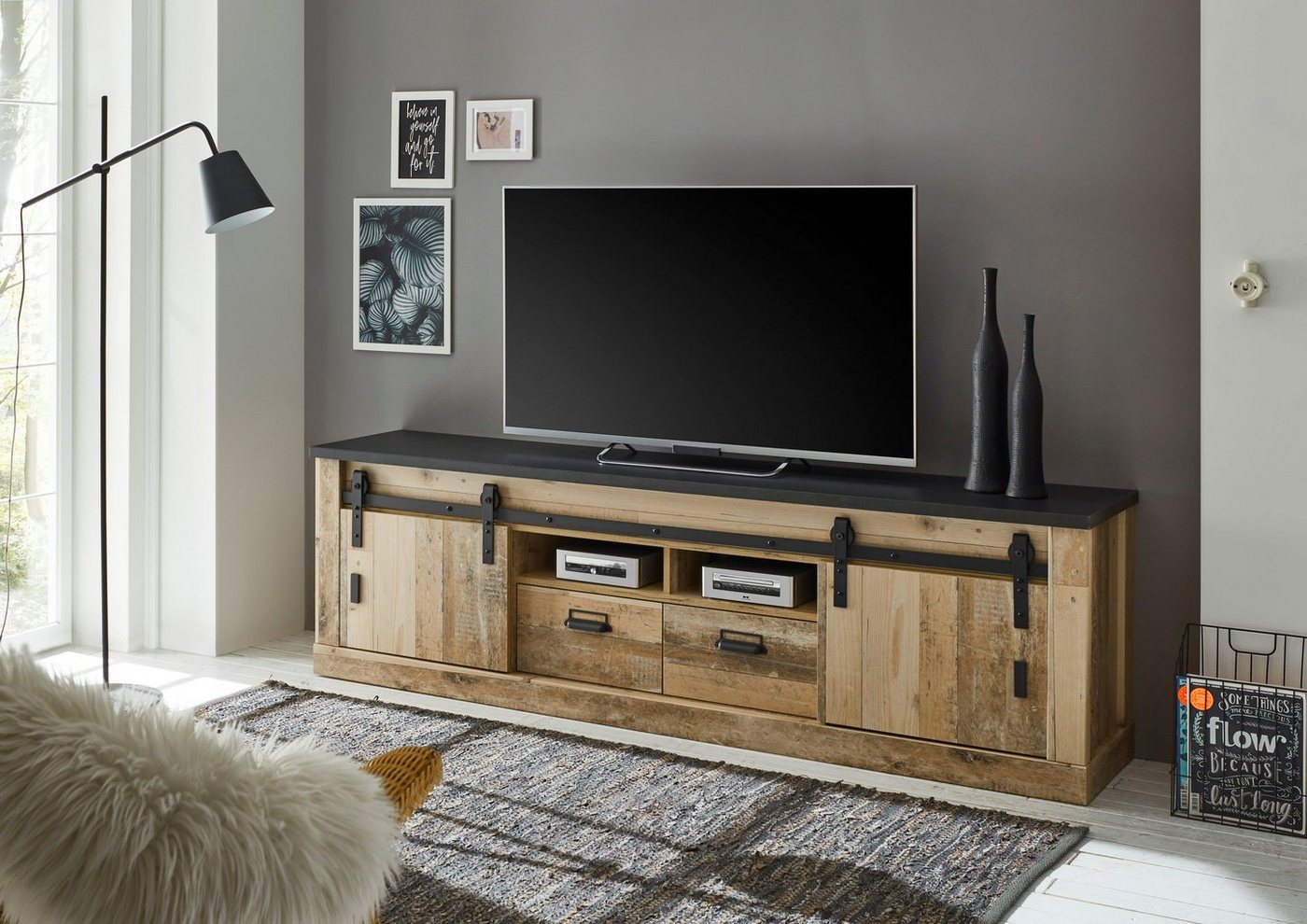 Home affaire Lowboard Sherwood, TV-Unterteil im Industrial-Style, Kommode, TV-Schrank, Scheunentorbeschlag & Apothekergriff, in 2 Farben & Größen erhältlich – Bild 2 von 5