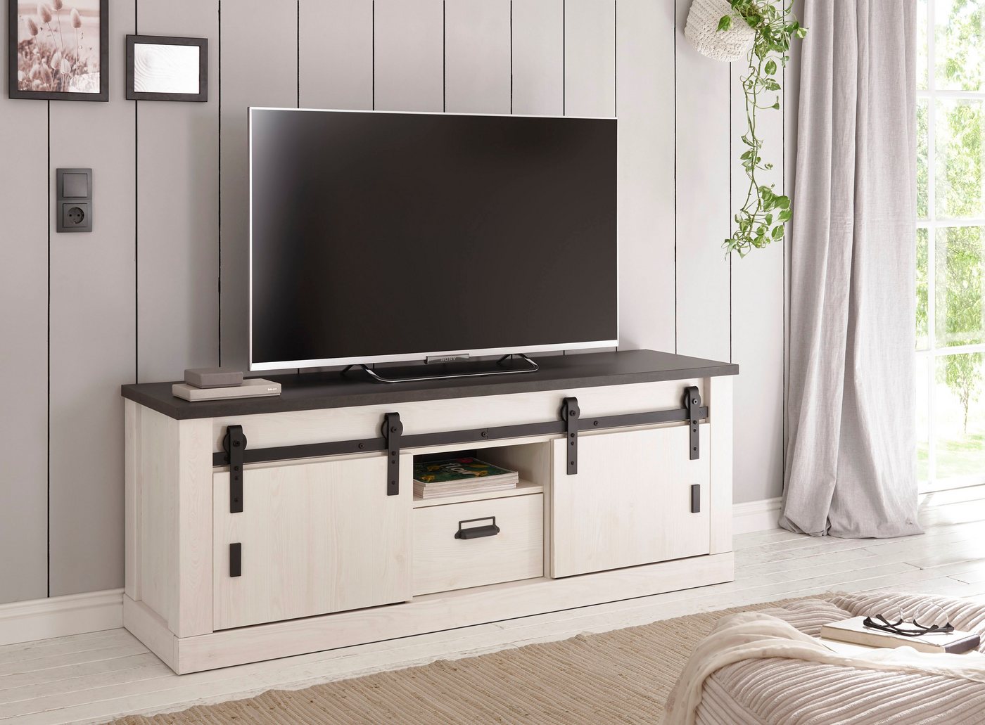 Home affaire Lowboard Sherwood, TV-Unterteil im Industrial-Style, Kommode, TV-Schrank, Scheunentorbeschlag & Apothekergriff, in 2 Farben & Größen erhältlich – Bild 2 von 5