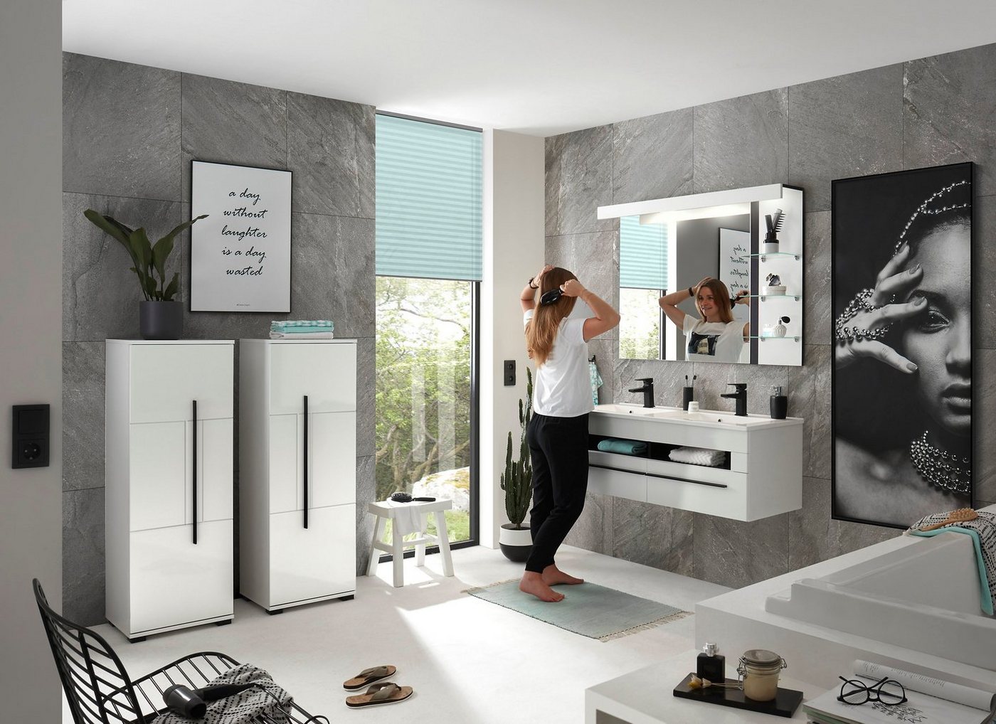 Home affaire Midischrank Cantara, Badschrank in Hochglanz Weiß, Schrank im modernen Design mit schwarzen Griffen, ausreichend Stauraum – Bild 5 von 5