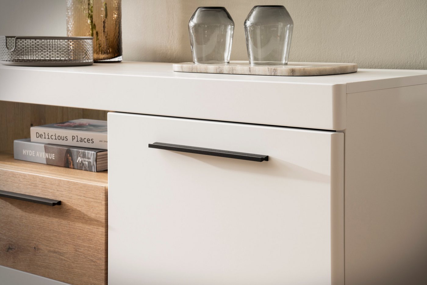 Home affaire Sideboard Salerno, moderner Schrank, Highboard in Weiß mit Eiche Evoke Dekor, Metallgriffe, ausreichend Stauraum, vielseitig einsetzbar, 205cm brei – Bild 5 von 5