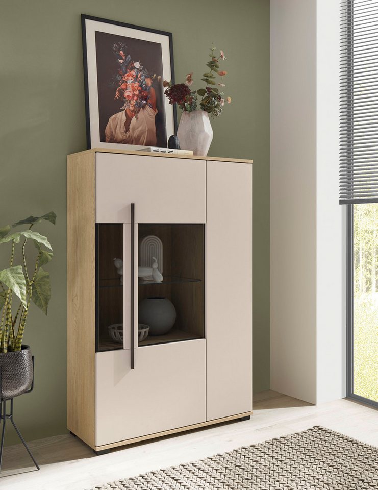 Home affaire Vitrine Cantara, Vitrinenschrank in Eiche Evoke, Weiß o Kaschmir, Standvitrine schwarzer Stangengriff, ausreichend Stauraum, vielseitig einsetzbar – Bild 2 von 5
