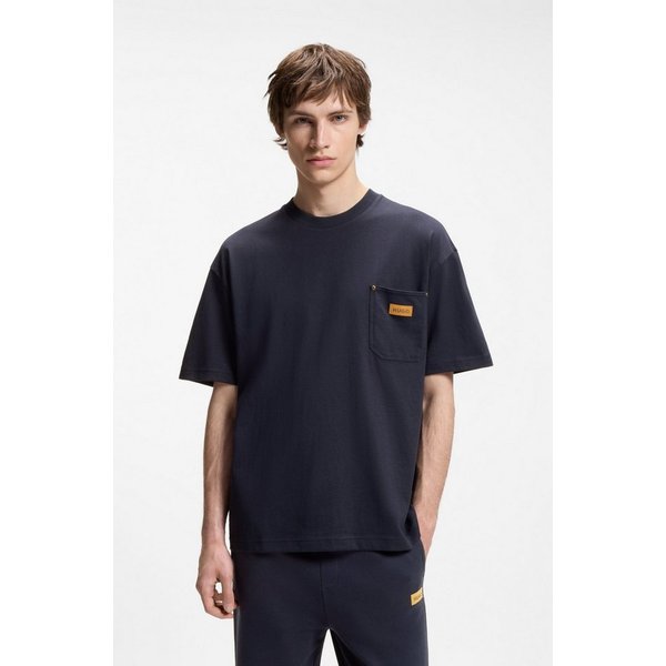 HUGO T-Shirt Nevado Brusttasche, reine Baumwolle, Logo?Badge aus Veloursleder