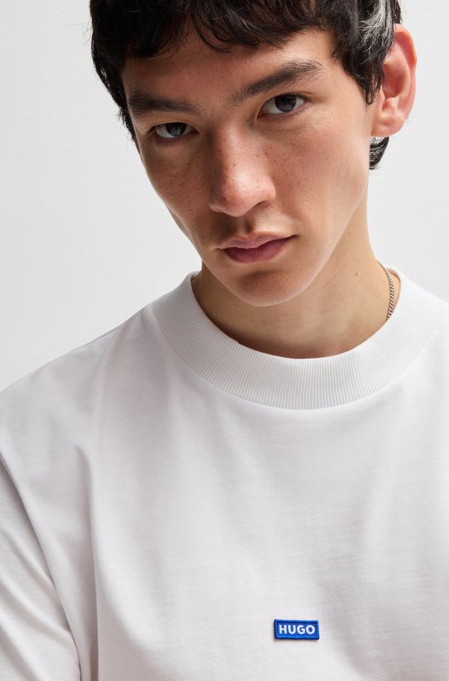HUGO T-Shirt Nieros mit Logo-Patch – Bild 5 von 5