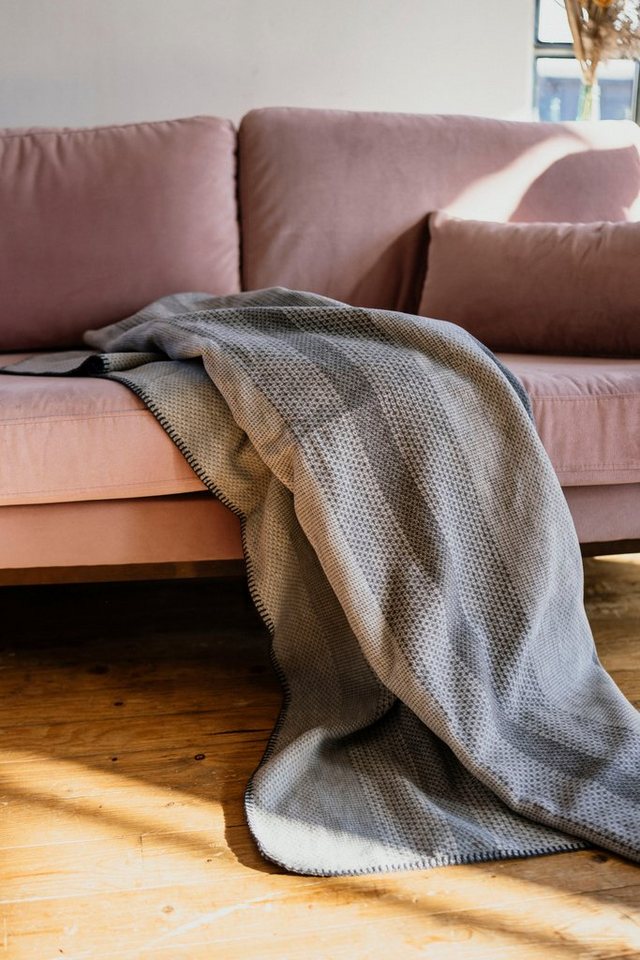 Wohndecke Kitale, IBENA, im Streifen-Design, aus Bio-Baumwolle, Kuscheldecke – Bild 2 von 5