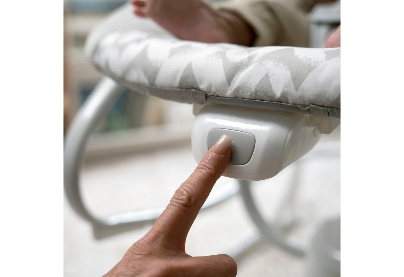 ingenuity Babywippe SimpleComfort Compact Soothing Swing & Rocker - Raylan, mit Sound-Effekt – Bild 5 von 5