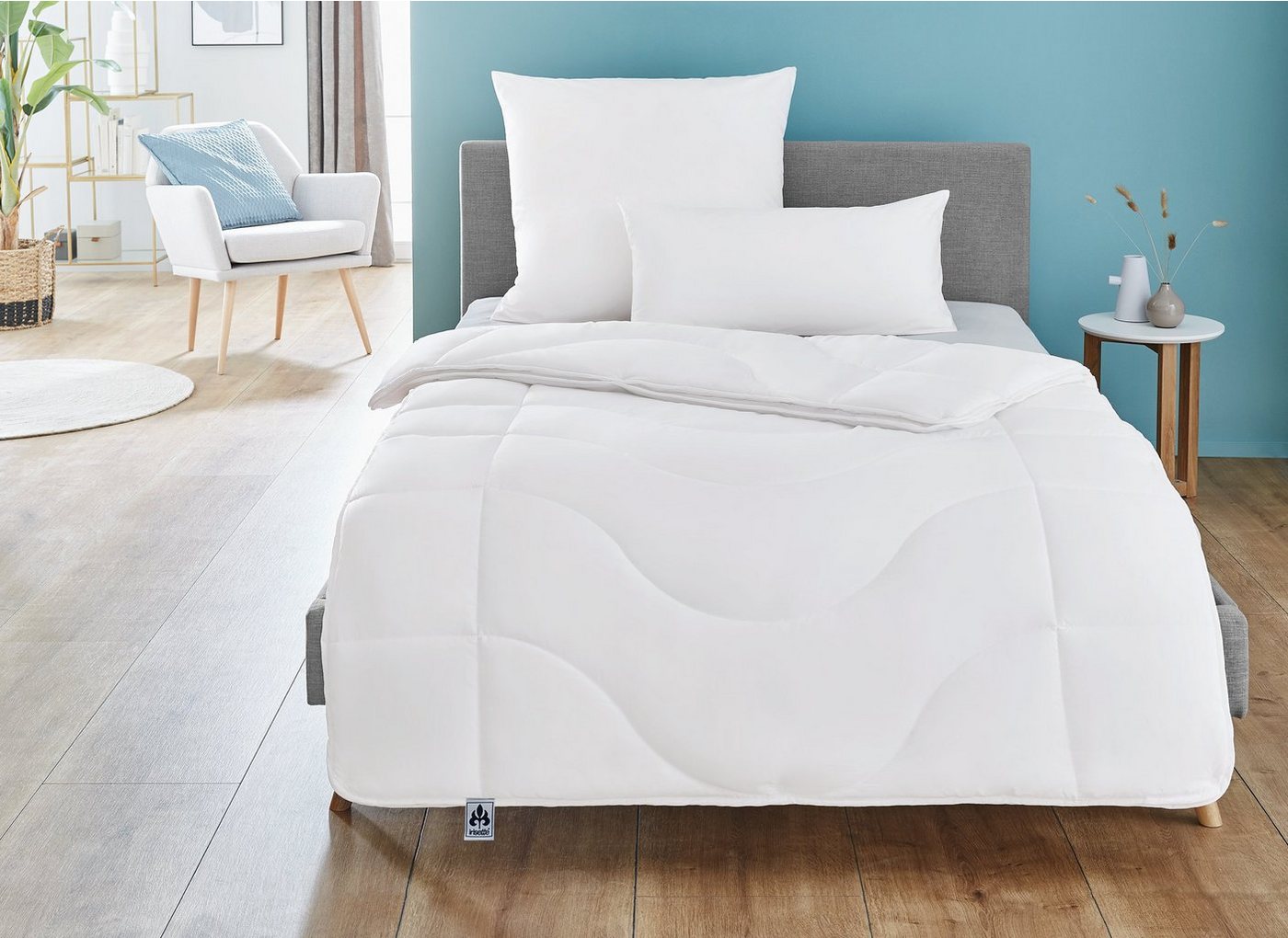 Irisette Microfaserbettdecke Steppbett Micro Thermo, Füllung: Markenhohlfaser irisette®, Bezug: soft und anschmiegsam, waschbar bis 60°C, entwickelt in Deutschl – Bild 4 von 5