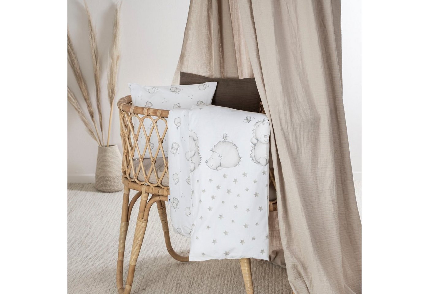 Julius Zöllner Kinderbettwäsche Igelchen, in 100x135cm passt in Babybetten von 70x140cm und 60x120cm, Renforcé, 2 teilig, mit kleinem Igel, 80x80 cm für Wiegen, – Bild 2 von 4