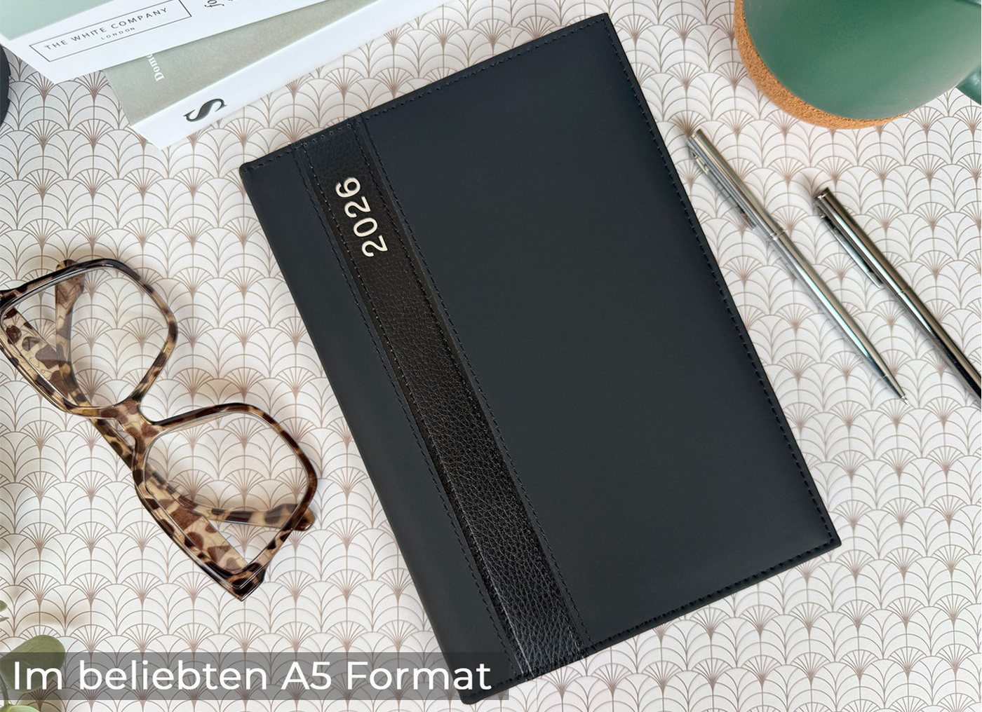 Kamber Office Buchkalender Buchkalender 2026 A5 Lederoptik glatt Chefplaner, Terminplaner 2026 DIN A5, Chefplaner 2026 Kalender mit Jahresübersicht – Bild 3 von 5