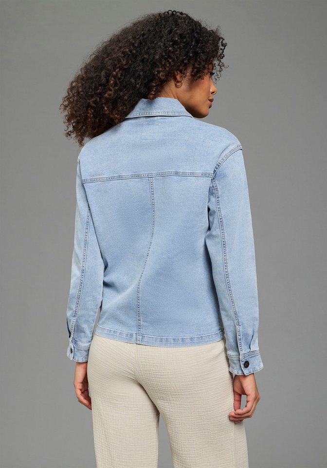 KangaROOS Jeansjacke modischer Stil, normaler Kragen, aufgesetzte Taschen, Comfort Fit – Bild 3 von 5