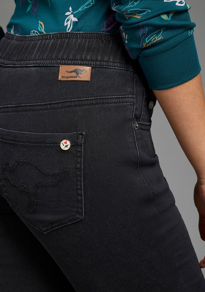 KangaROOS Jogg Pants mit Eingrifftaschen, Gesäßtaschen und Coinpocket, gerader Straight-Fit – Bild 3 von 5