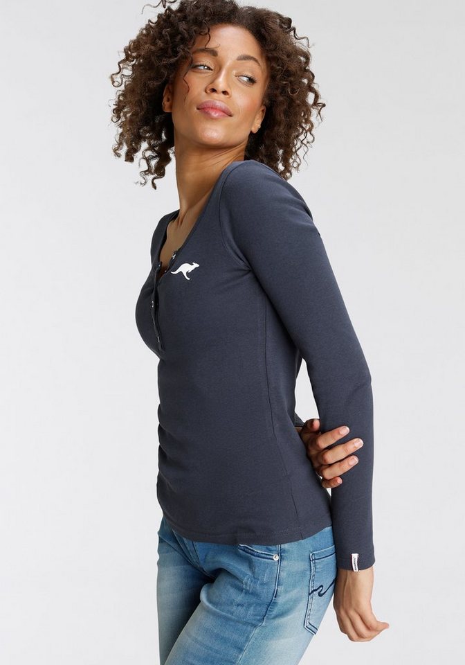 KangaROOS Langarmshirt figurbetonte Passform, hüftlange Schnittform, aus Rippware – Bild 3 von 5