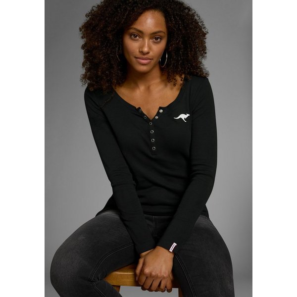 KangaROOS Langarmshirt figurbetonte Passform, hüftlange Schnittform, aus Rippware