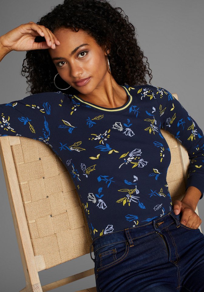 KangaROOS Langarmshirt mit Rundhals, sehr figurbetonte Passform, hüftbedeckende Länge – Bild 3 von 5