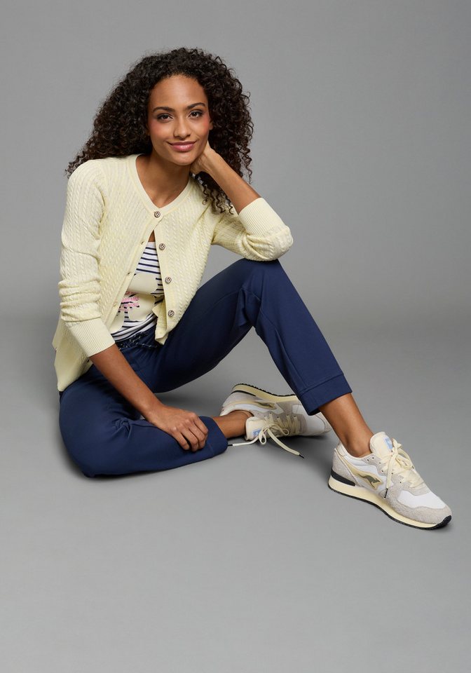 KangaROOS Strickjacke hüftlange Form, figurbetonte Passform, aus Feinstrick und Strick – Bild 4 von 5