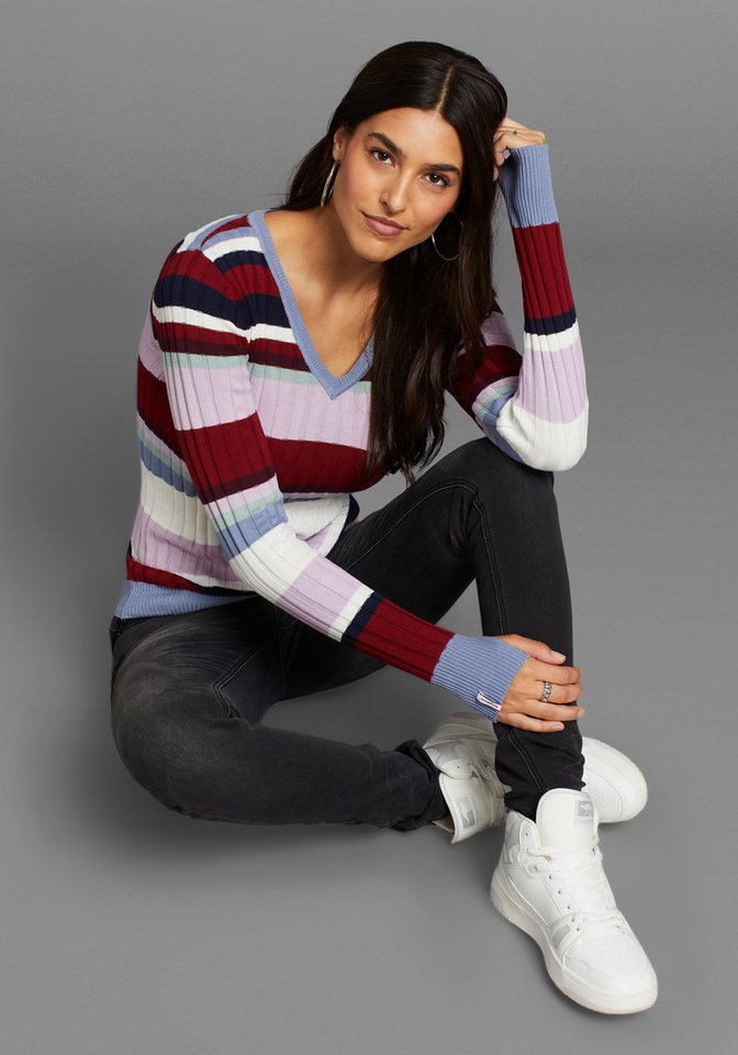 KangaROOS V-Ausschnitt-Pullover mit modernen Streifen – Bild 5 von 5