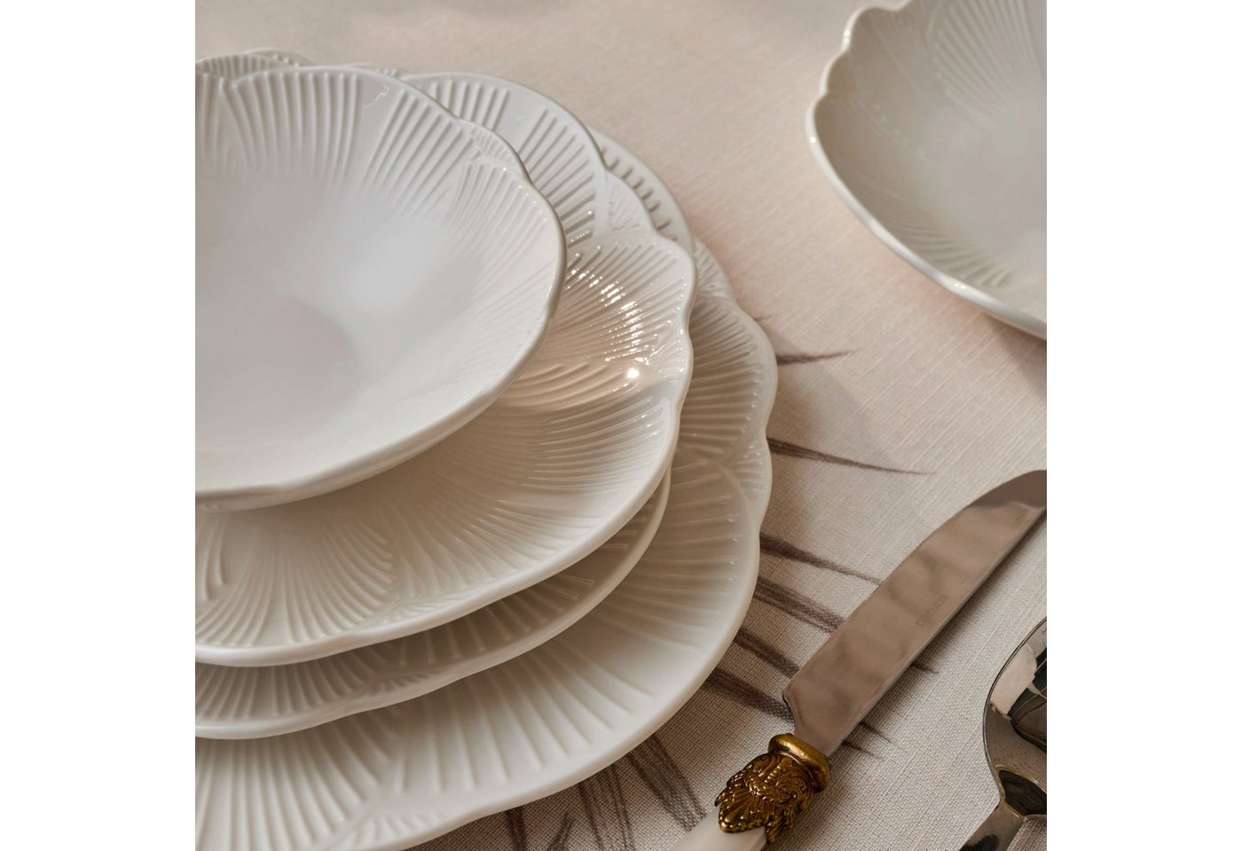 Karaca Geschirr-Set Bloom 24-teiliges Bone China Tafelservice für 6 Personen, Weiß – Bild 4 von 5