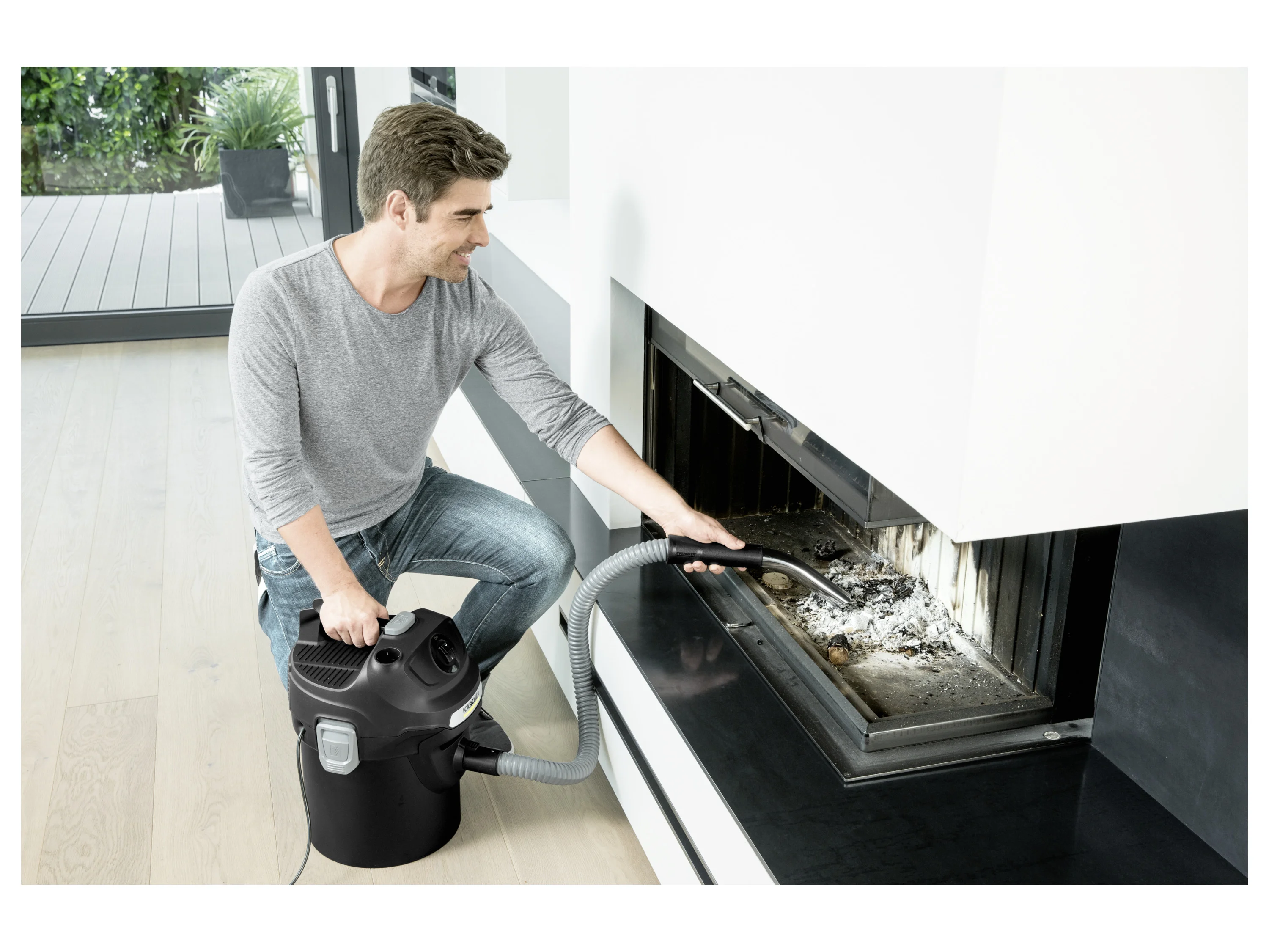 KÄRCHER Aschesauger AD 2, 600 W, beutellos, 14 l Metallbehälter, 1,2 m Saugschlauch, integrierte Filterabreinigung – Bild 2 von 4