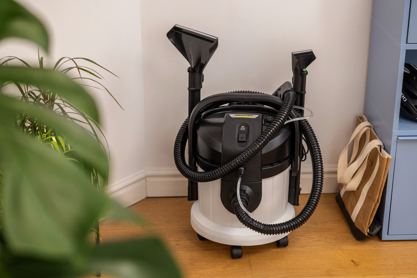 KÄRCHER Wasch-Sauger »SE 4 Plus«, 1000 W, SE 4 Waschsauger, Aktionsradius 8 m, Frisch-/Schmutzwassertank 4 l – Bild 5 von 5