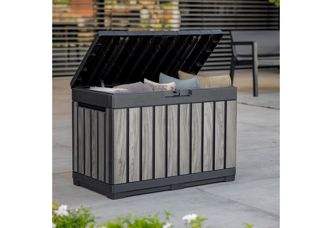 Keter Gartenbox Kentwood, 190 Liter, Holzoptik Stormgrey, Deckel bis 260 kg belastbar, abschließbar, wetterfest, UV-resistent, wartungsfrei – Bild 4 von 5