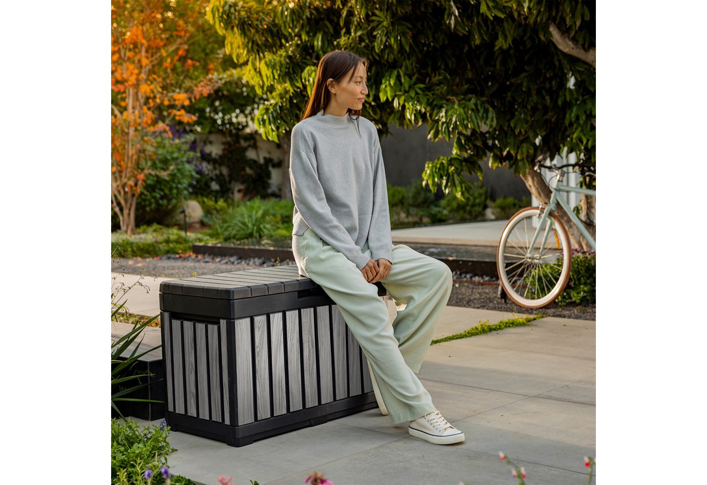 Keter Gartenbox Kentwood, 190 Liter, Holzoptik Stormgrey, Deckel bis 260 kg belastbar, abschließbar, wetterfest, UV-resistent, wartungsfrei – Bild 5 von 5