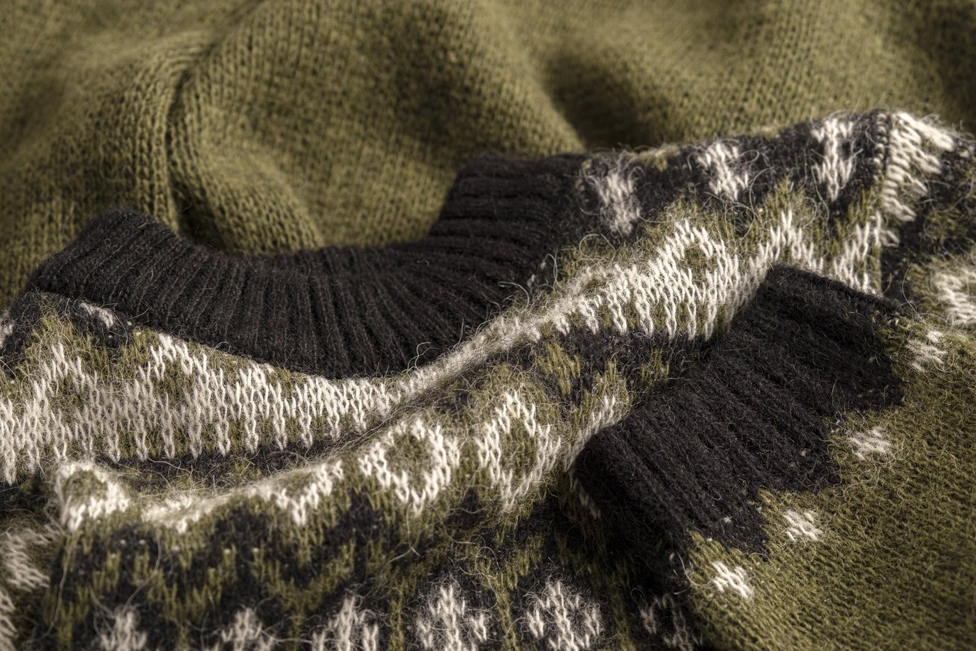 KIDKA Wollpullover Isländischer Strickpullover für Damen / Herren - Farbe grün / schwarz - Isländische Schurwolle ist warm, atmungsaktiv, leicht, kann pieksen – Bild 2 von 4
