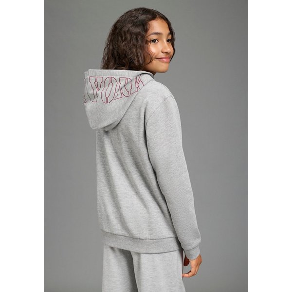 KIDSWORLD Kapuzensweatshirt, Hoodie mit Print auf der Kapuze Hoodie mit großem Print auf der Kapuze
