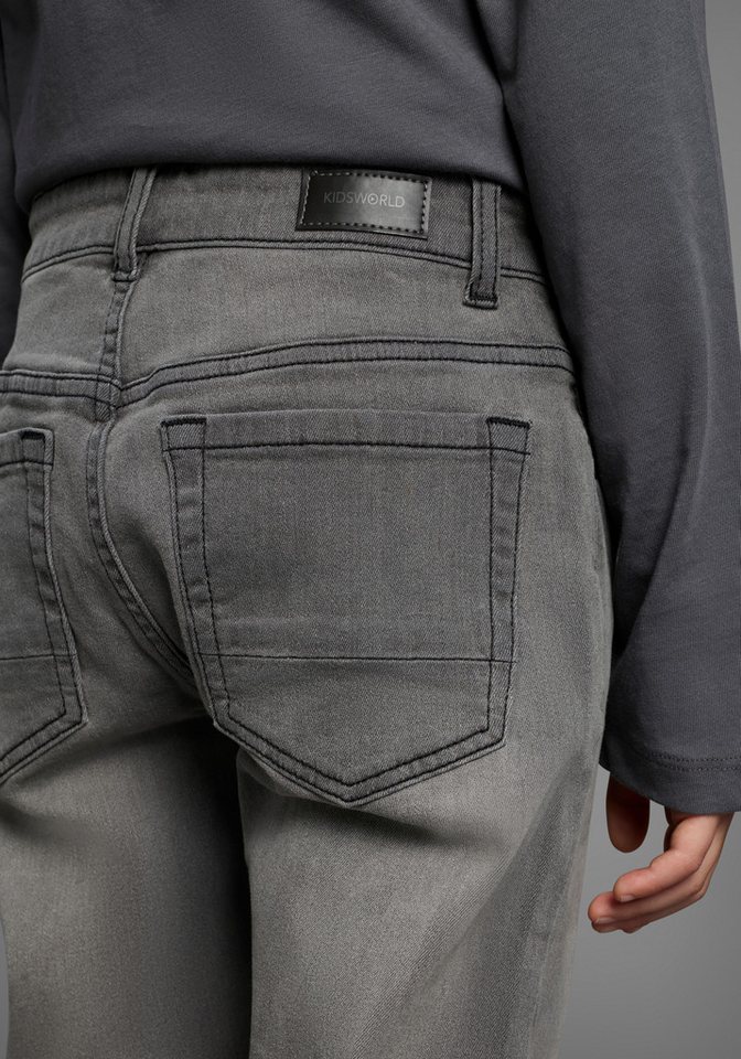 KIDSWORLD Straight-Jeans Gerade Stretchjeans Stretchjeans in authentischer Waschung – Bild 3 von 5