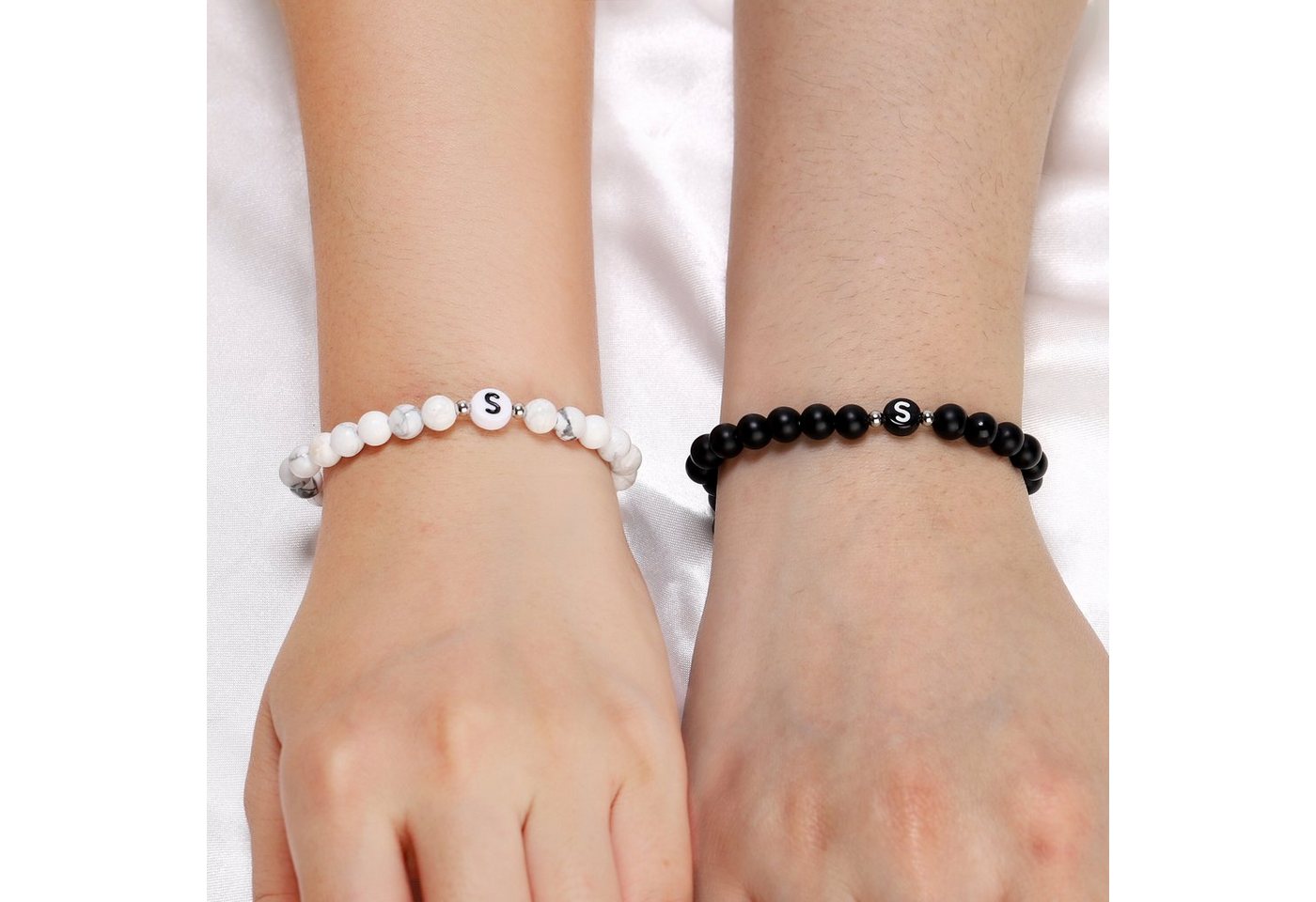 Kim Johanson Armband Onyx mit Buchstaben, personalisiert, elastisch, Geschenk – Bild 2 von 3