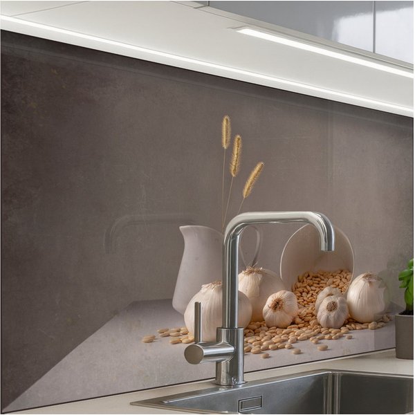 KitchenYeah Küchenrückwand Muster selbstklebend (keine Folie) Zwiebeln - Stilleben - Weiß - Beige, (1-tlg), Spritzschutz, Küche, Rückwand, Küchenwand, Küchenfro