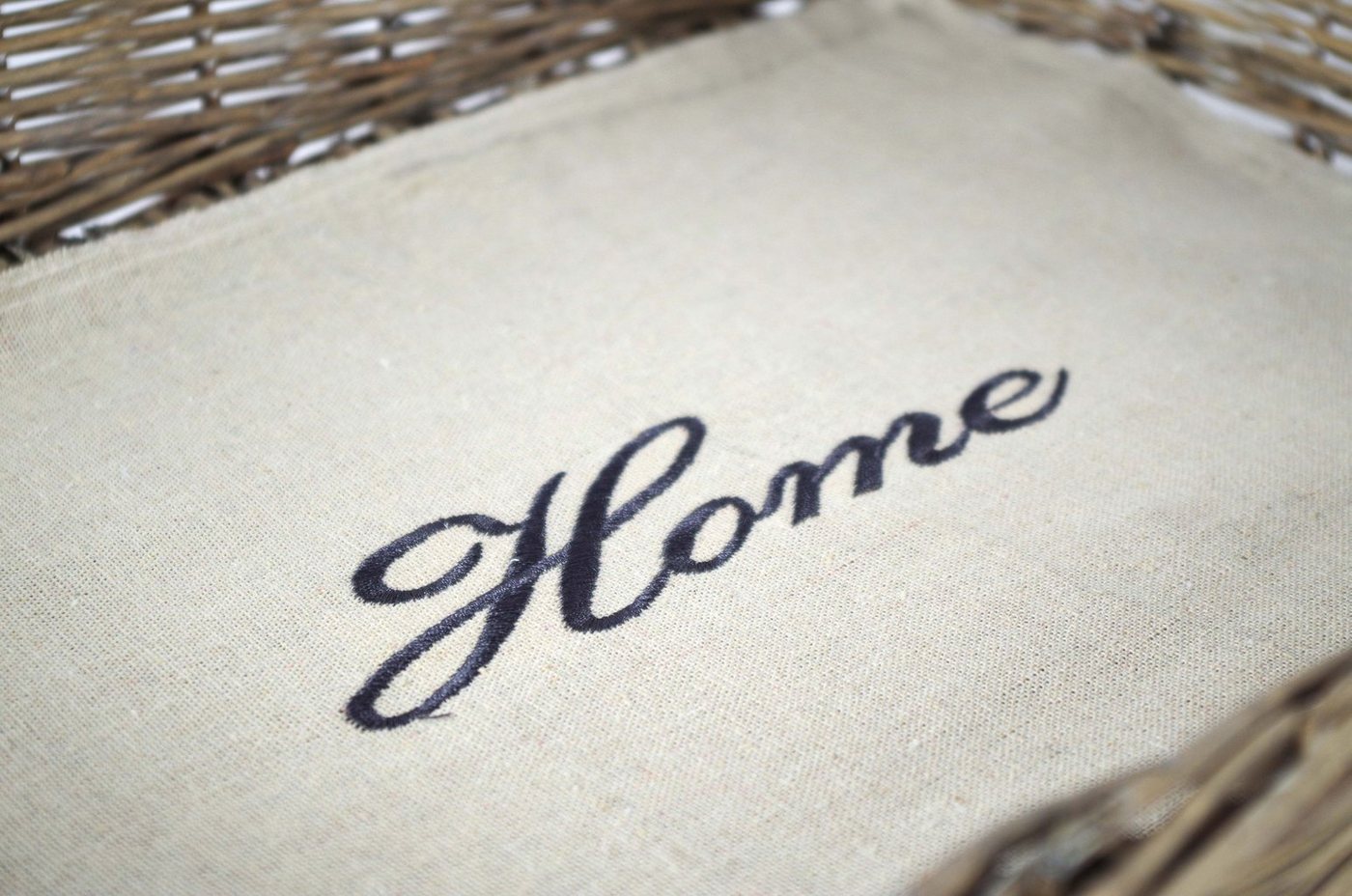 Kobolo Tablett Serviertablett mit Textil Schriftzug HOME, Weide – Bild 3 von 5