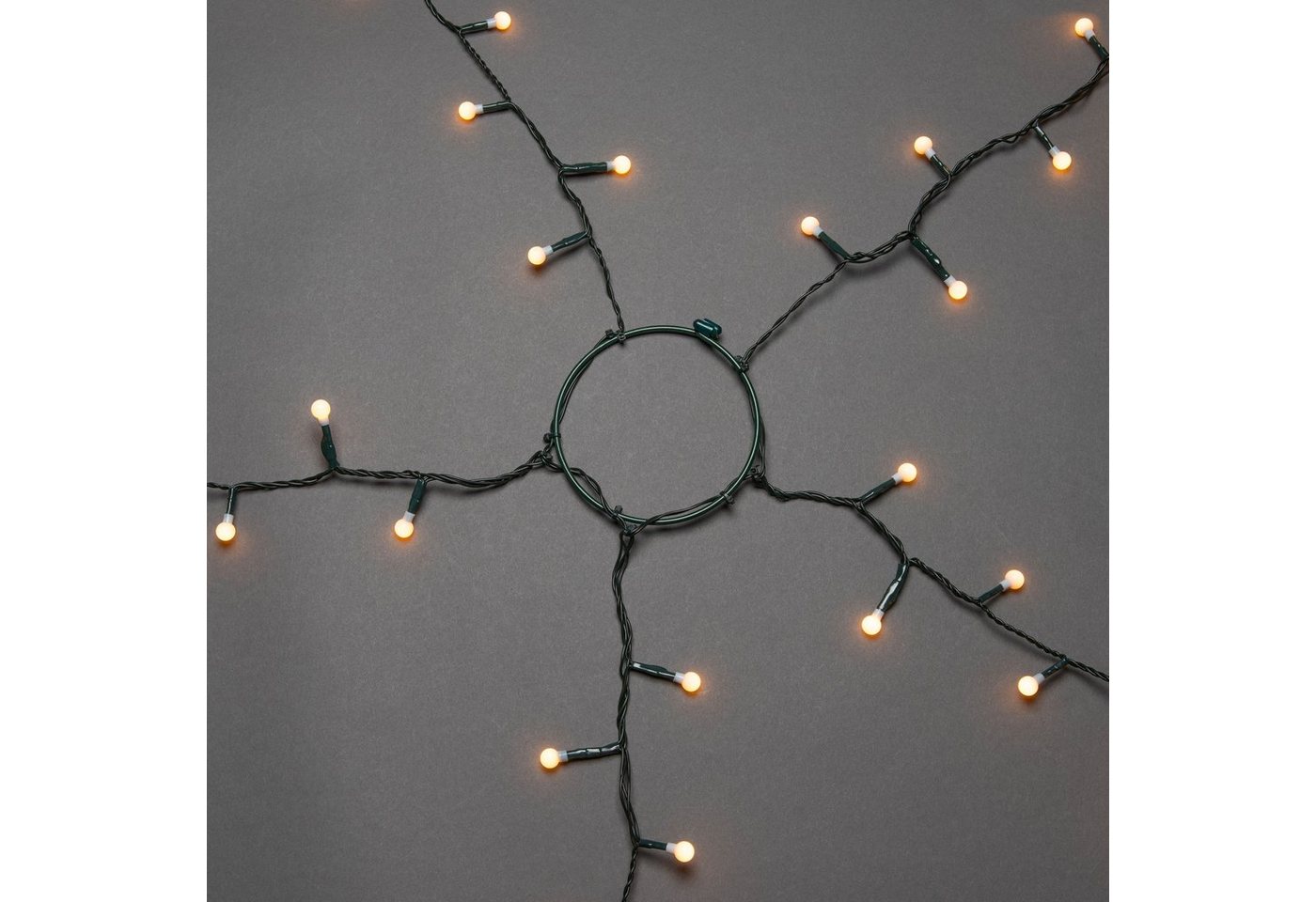 KONSTSMIDE LED-Baummantel, 150-flammig, LED Lichterkette mit Ring Ø 11, mit Globes, 5 Stränge à 30 Dioden – Bild 4 von 5