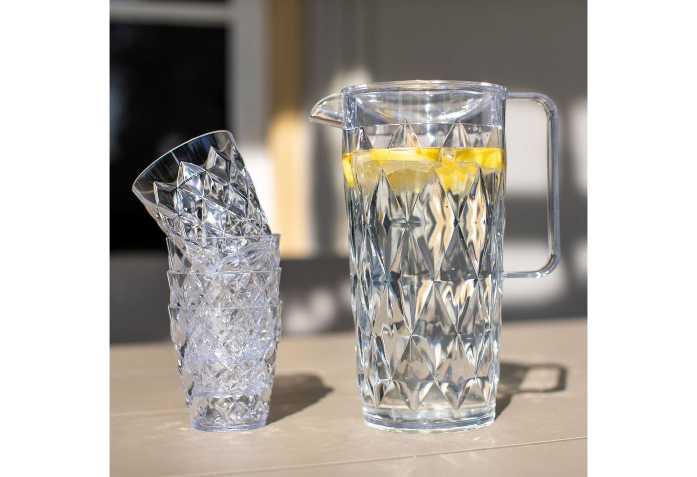 KOZIOL Kanne CRYSTAL, 1,6 l, (Set, 5-St), spülmaschinenegeeignet, 100% recycelbar, 1 Kanne 1,6L+ 4 Becher 250ml – Bild 4 von 4