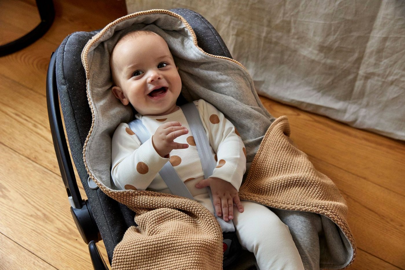 Einschlagdecke für Babyschale, sand, LÄSSIG – Bild 5 von 5