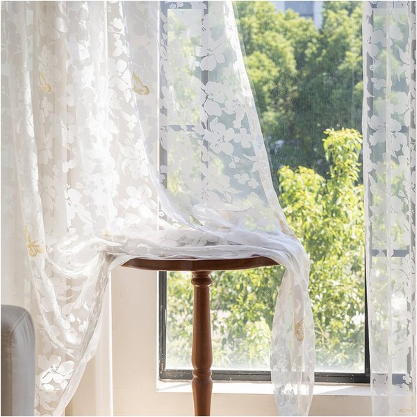 Lapamax Gardine Jacquard-Scheibengardinen mit Ösen, leicht & weich, Dekoschal, 2er-Set Voile-Vorhänge mit Gold-Schmetterlingen, Blättermuster