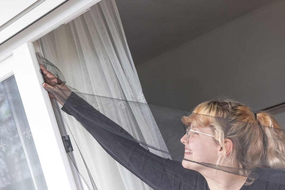 laro Fliegengitter-Gewebe Fenster Fliegengitter Insektenschutz schwarz 4 bis 96 stk 130x150cm, (4-St) – Bild 4 von 5