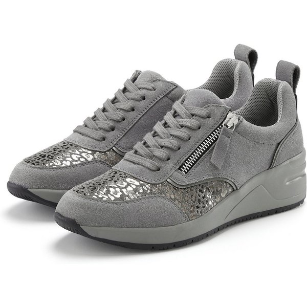 LASCANA Freizeitschuh, Halbschuh, Sneaker aus Leder mit innenliegendem Keilabsatz und Leo-Druck