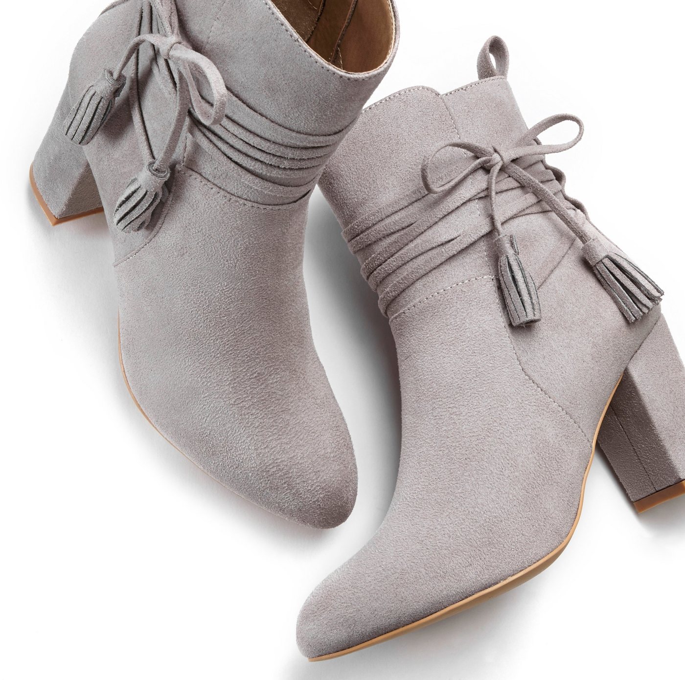 LASCANA High-Heel-Stiefelette, Ankle Boots, Stiefel, Stiefelette mit Blockabsatz und raffinierten Riemchen – Bild 5 von 5
